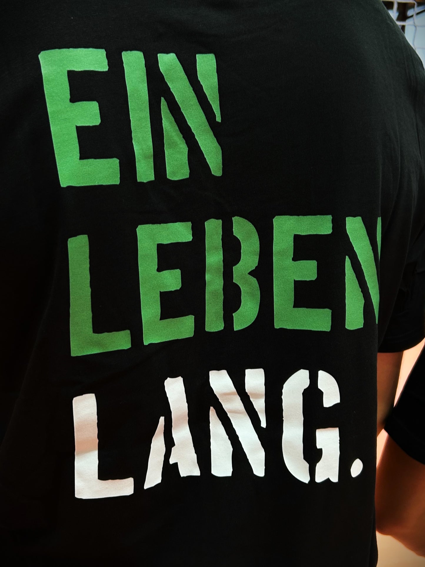 T-Shirt Schwarz mit Rückenprint